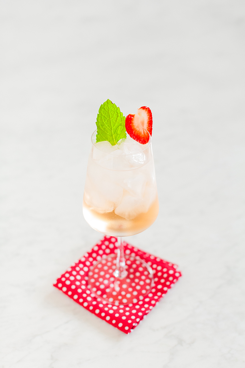 Rose Spritzer, Cocktail, Summer Cocktail, Libations, Adult Beverage, Food Blogger, Sun and Salt Wellness